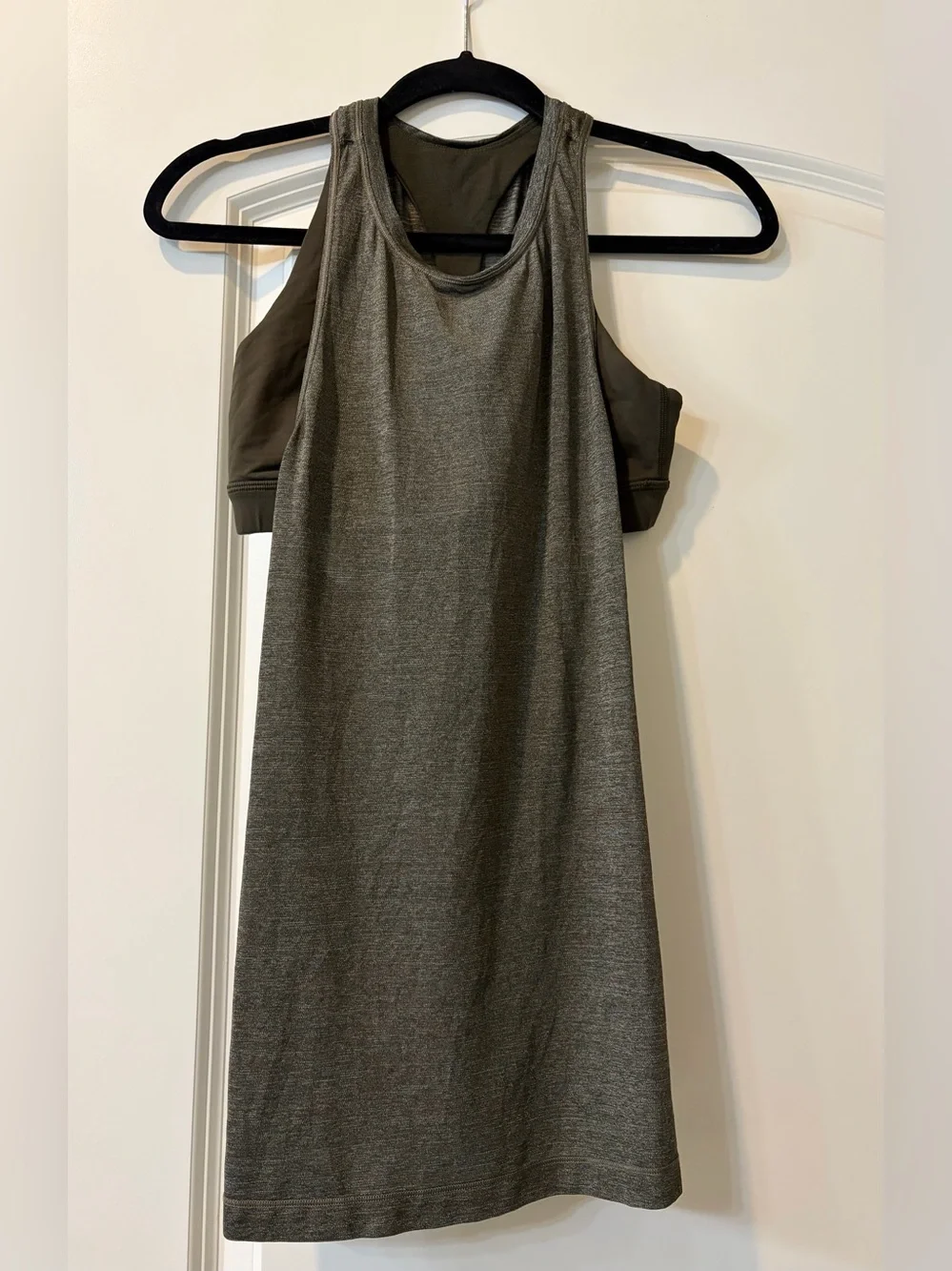 Women’s Lululemon Extra Mile Tank olive green size 6